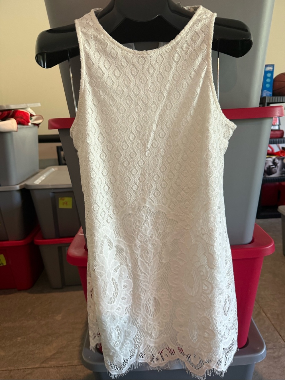White Lace Sleeveless Dress - Classic Elegant Style mp36
